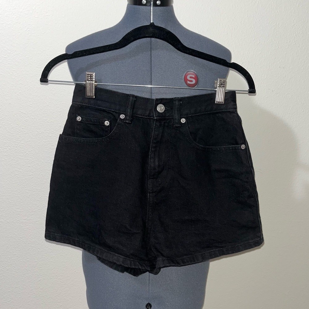 Like New High Rise Mom Shorts